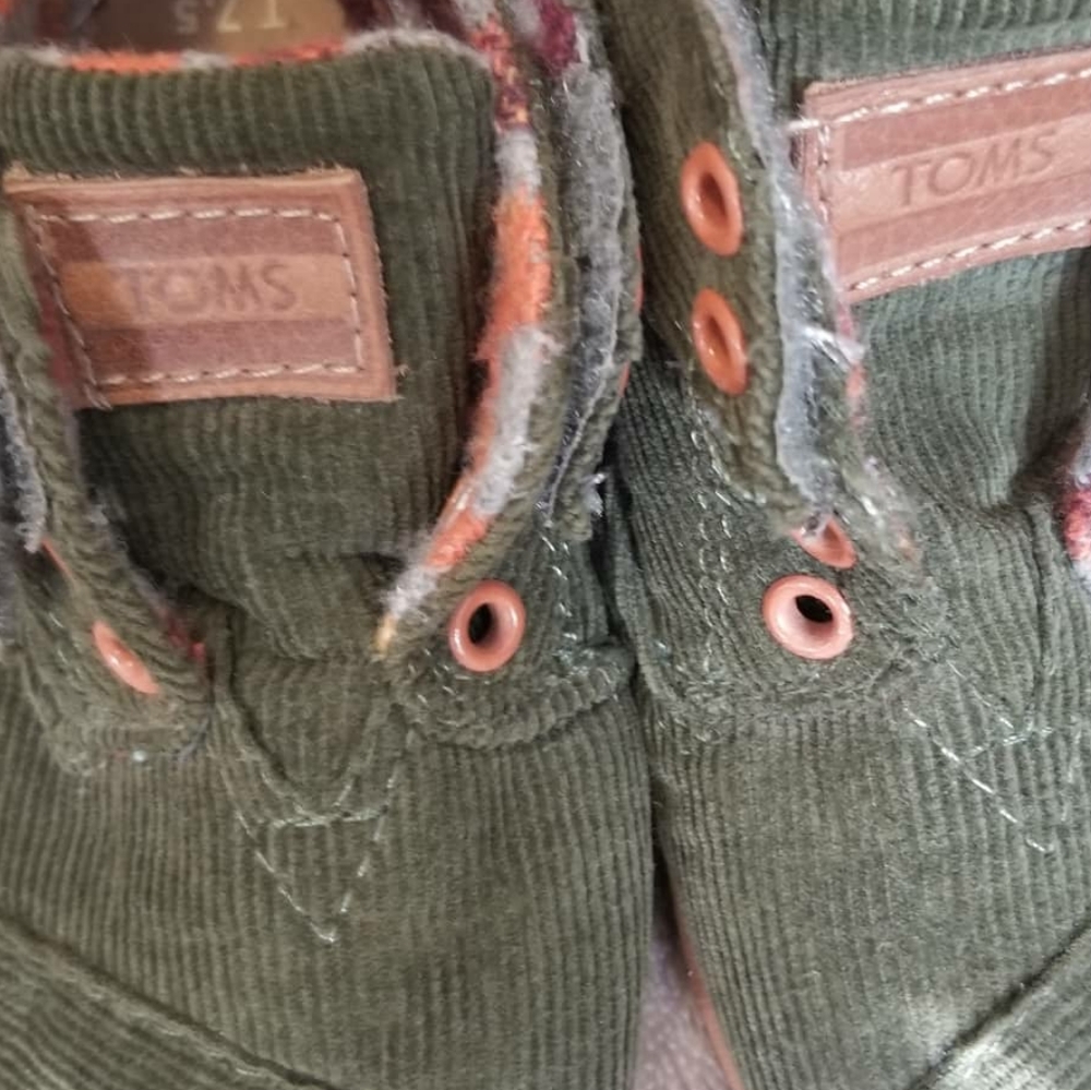 Tom's booties
